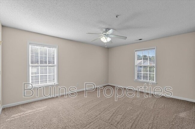 Building Photo - 6117 Hedgecock Cir