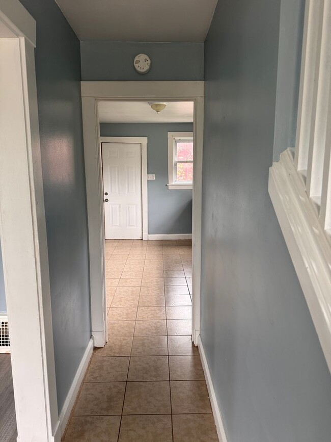 Building Photo - 1139 Wallis- 3 bed/1 bath home for rent