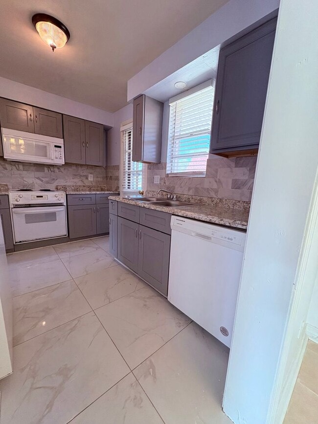 Building Photo - Location, Location, Location!