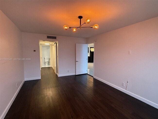 Building Photo - 6770 Indian Creek Dr