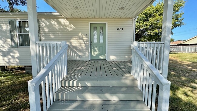 Building Photo - 413 Trist Pl