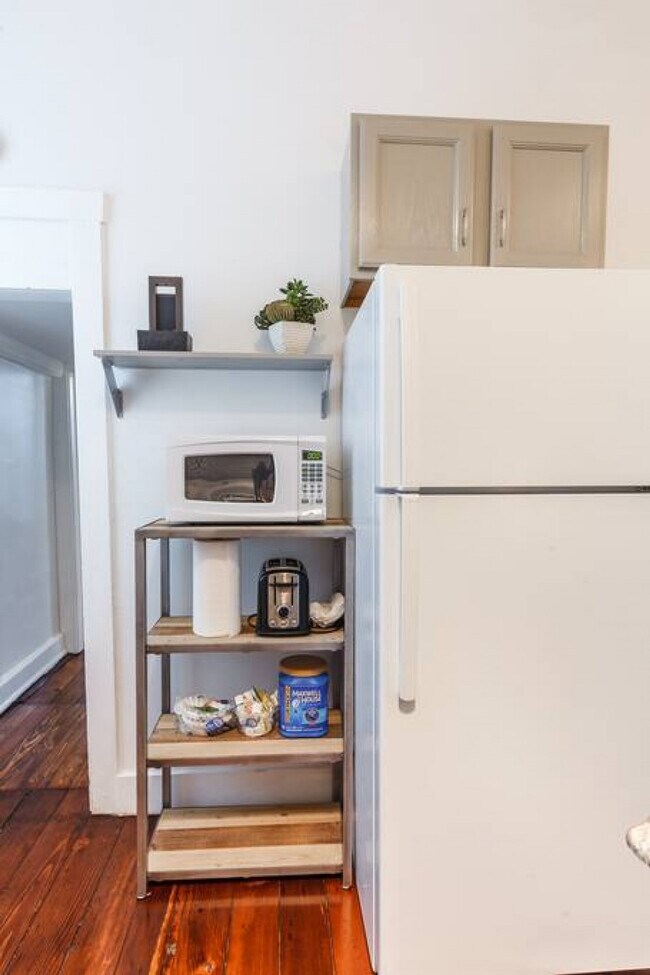 Building Photo - 1614 Mansfield St