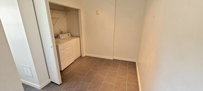 Building Photo - 4247 E Montecito Ave
