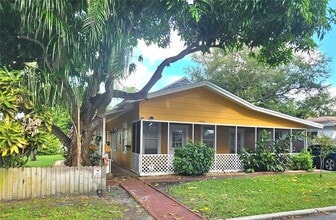 Building Photo - 1500 N Osceola Ave