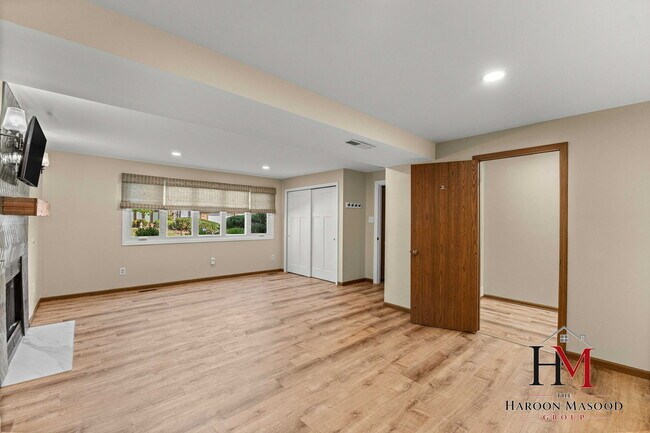 Building Photo - 9241 Windsor Pkwy
