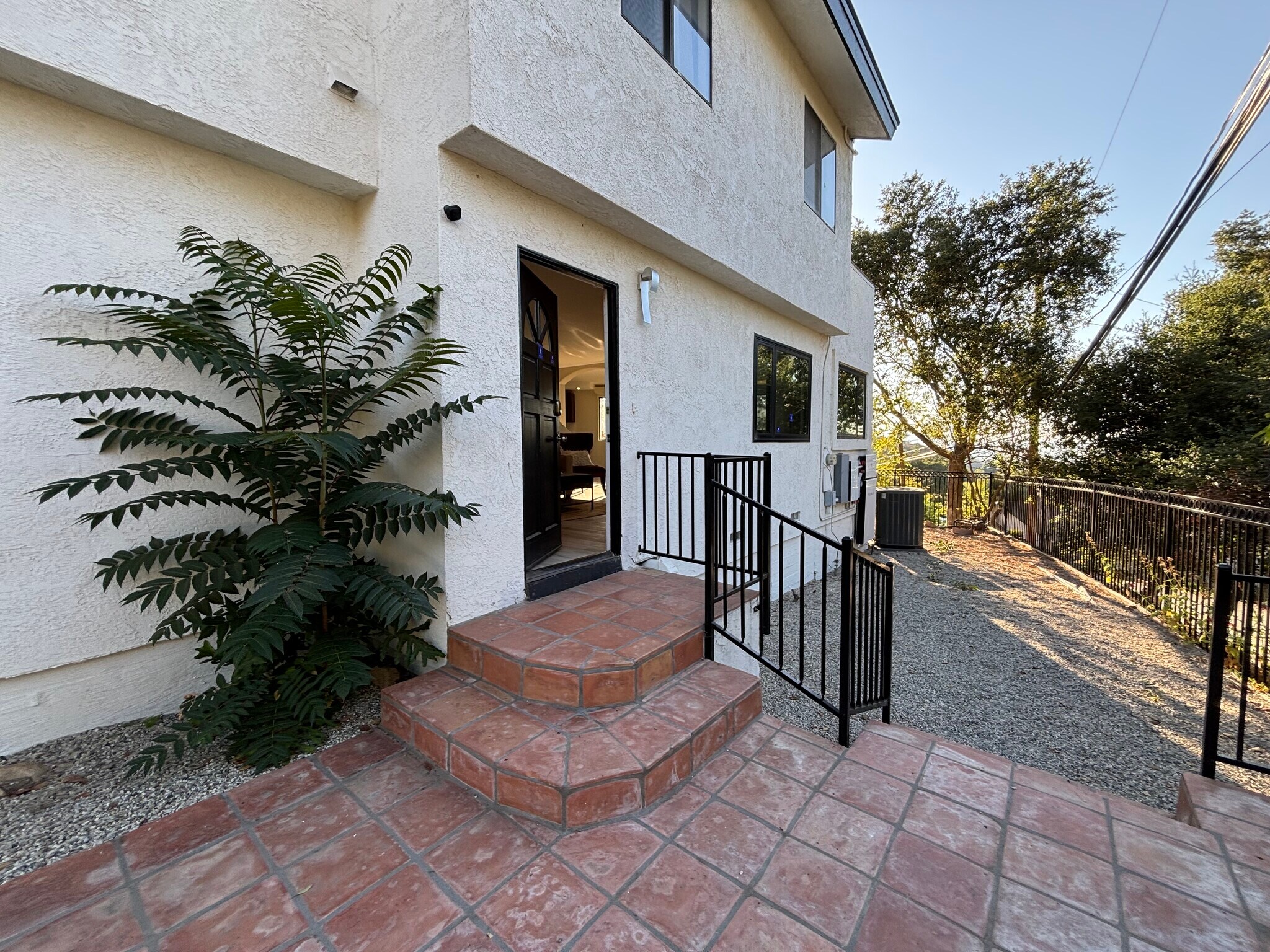 Building Photo - 457 S Ventu Park Rd