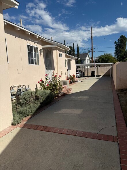 Building Photo - 5618 Riverton Ave