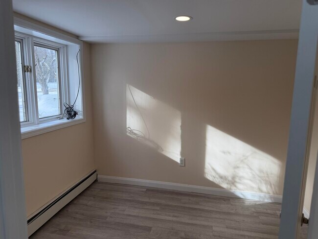 Building Photo - 32 Forest Rd