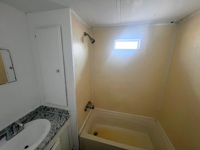 Building Photo - 616 Cortez Rd W