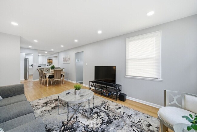 Building Photo - 12804 W Playfield Dr