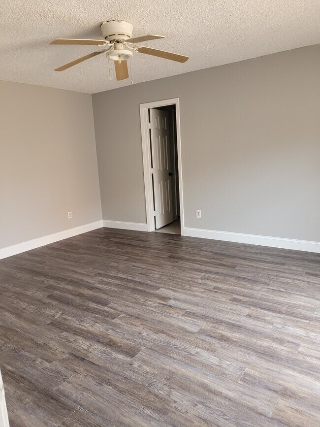 Building Photo - 2531 Turtle Creek Dr
