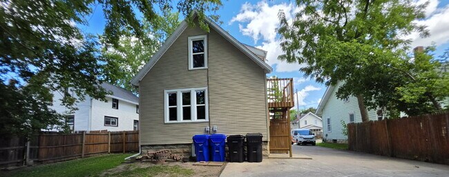 Building Photo - 1115 N Richmond St