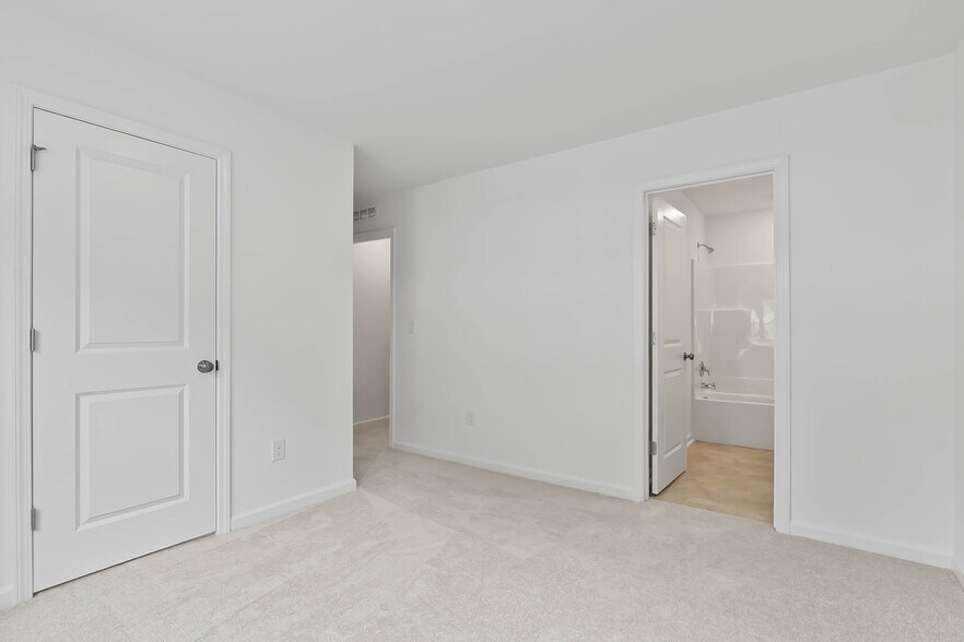 Building Photo - 1532 Crescent Townes Way