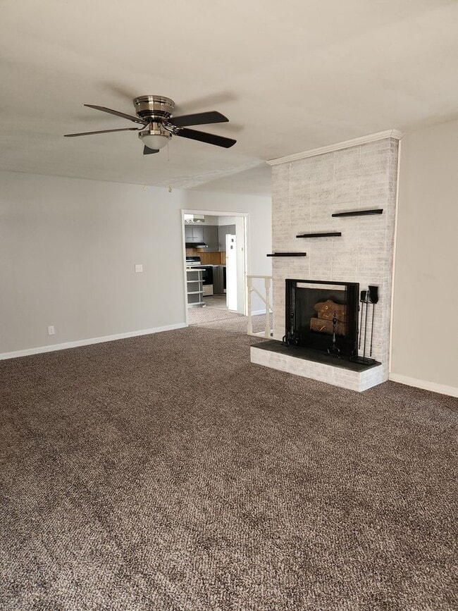 Building Photo - 4BR 2BA home is Glasgow city limits