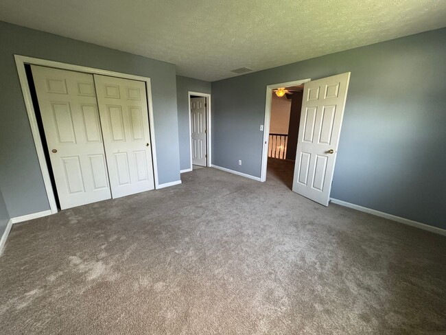 Building Photo - 1049 Mustang Ct