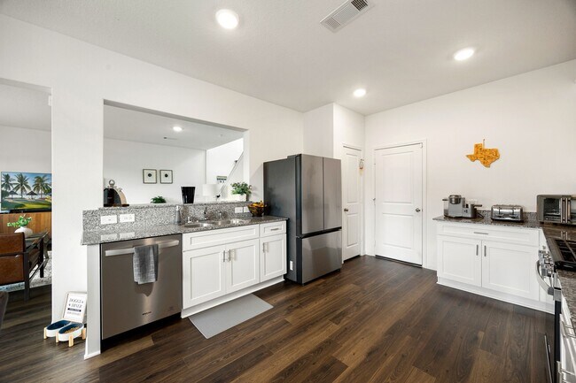 Building Photo - 25927 Chicory Dr