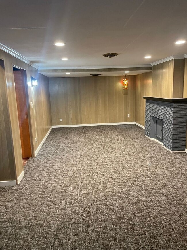 Building Photo - Highland Home for Rent