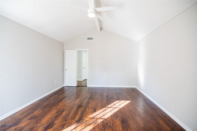 Building Photo - 13314 Ravensway Dr