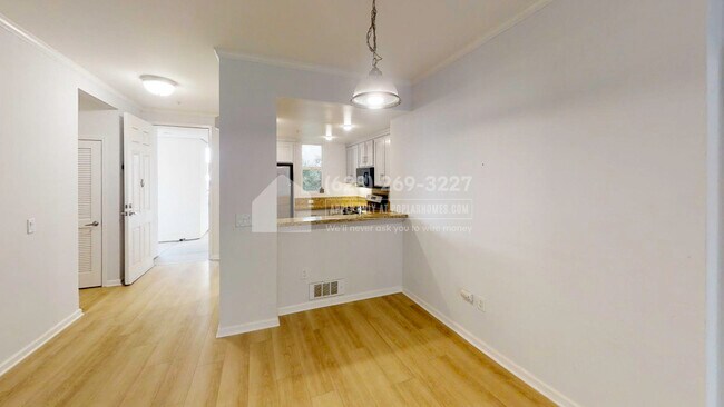 Building Photo - 401 Crescent Ct