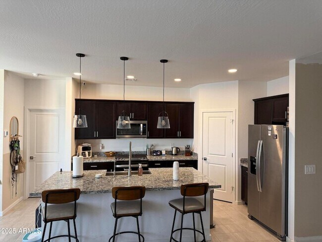 Building Photo - 2609 E San Miguel Dr