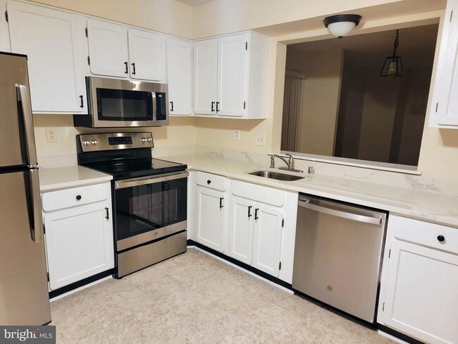 Building Photo - 20573 Summersong Ln