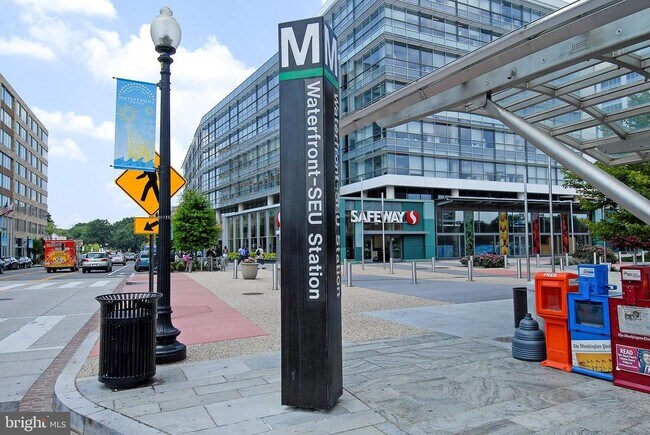 Building Photo - 1435 4th St SW