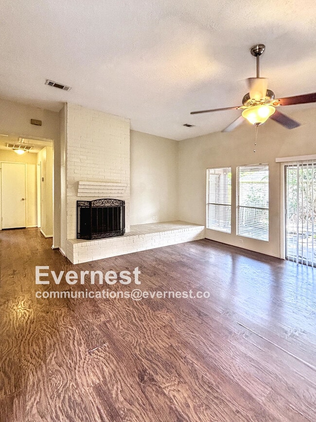 Building Photo - 8731 Summit Pines Dr
