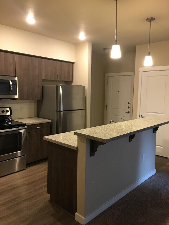 Building Photo - Amazing 1 bedroom with upscale interiors!