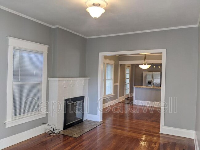 Building Photo - 304 E Hanna Ave