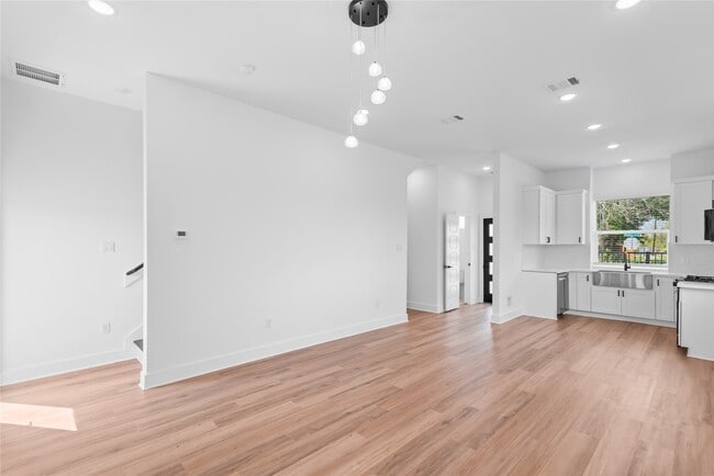 Building Photo - 6186 Eastland St