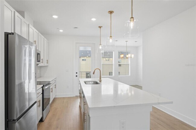 Building Photo - 15219 Hamlin Pk Dr