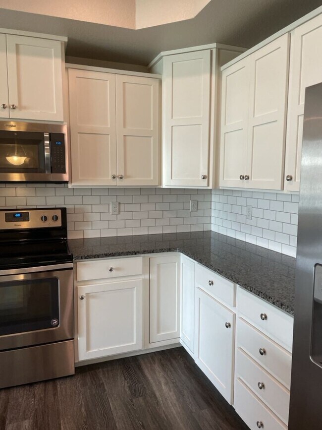 Building Photo - Luxury Rowhouse w/ 2-Car Garage in NE Ft. Collins