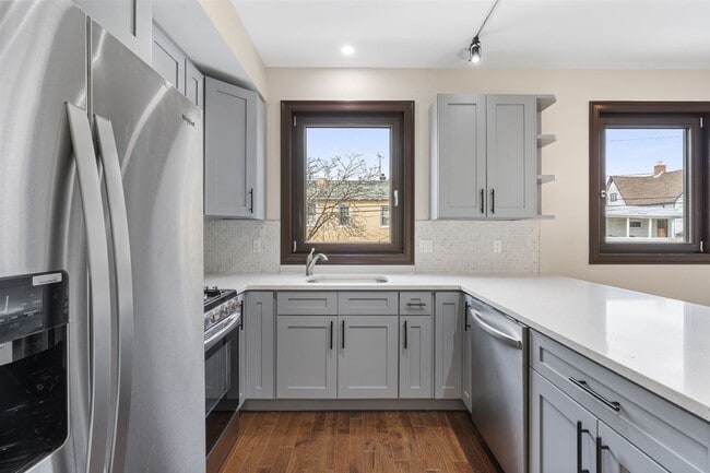 Building Photo - 585 Hoboken Rd