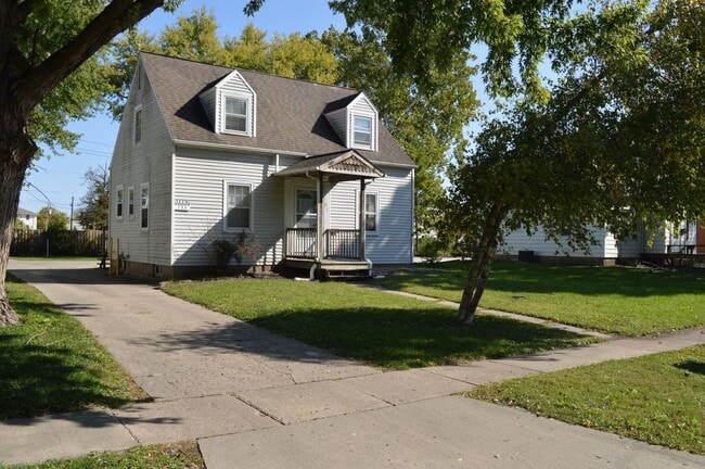 Primary Photo - 204 Howard Ave