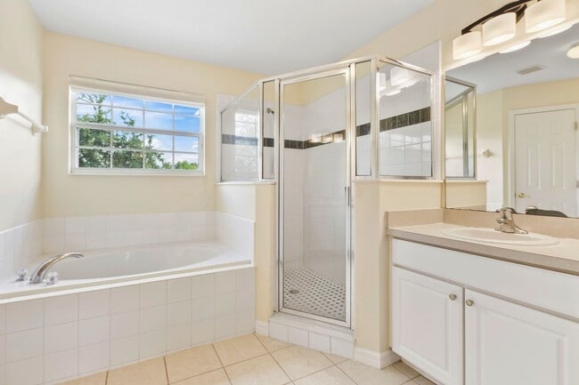 Building Photo - House for rent