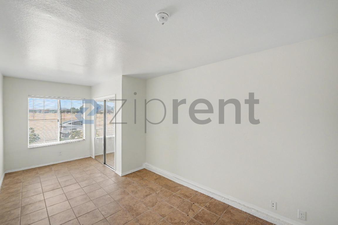 Building Photo - Unit