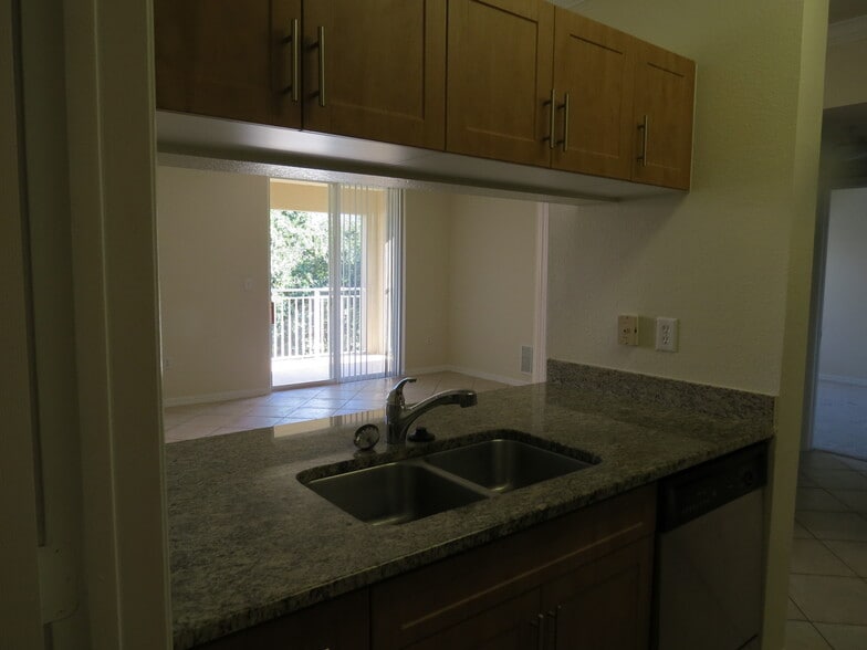 Building Photo - 6559 Emerald Dunes Dr