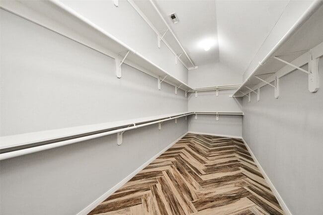 Building Photo - 2622 Stonebury Ln