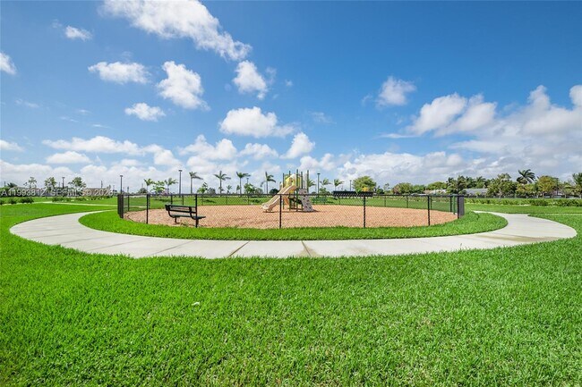 Building Photo - 834 SW 11th Ter