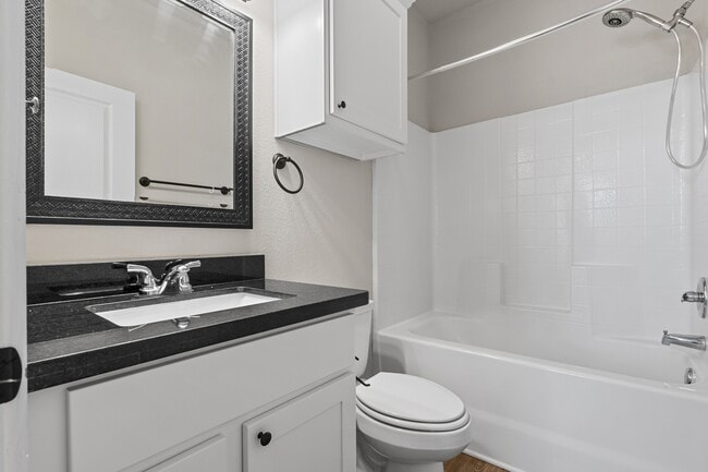 Building Photo - 415 Goldilocks Ln