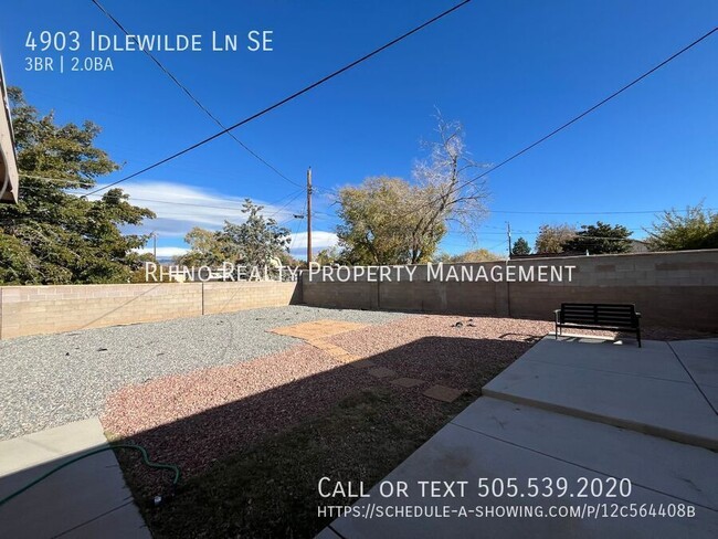 Building Photo - Spacious 2 Bedroom 3 Bathroom Home In ABQ!