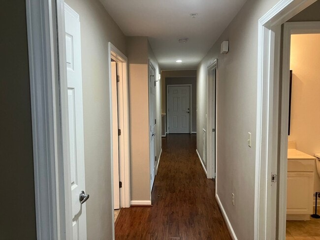 Building Photo - 3 BR / 3 BA @ Bridgepointe