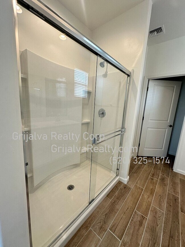 Building Photo - BRAND NEW BUILD! 4 Bedroom, 2 Bath House i...