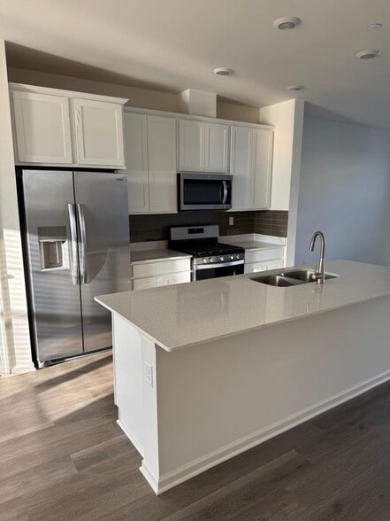 Building Photo - 2263 Glacier St