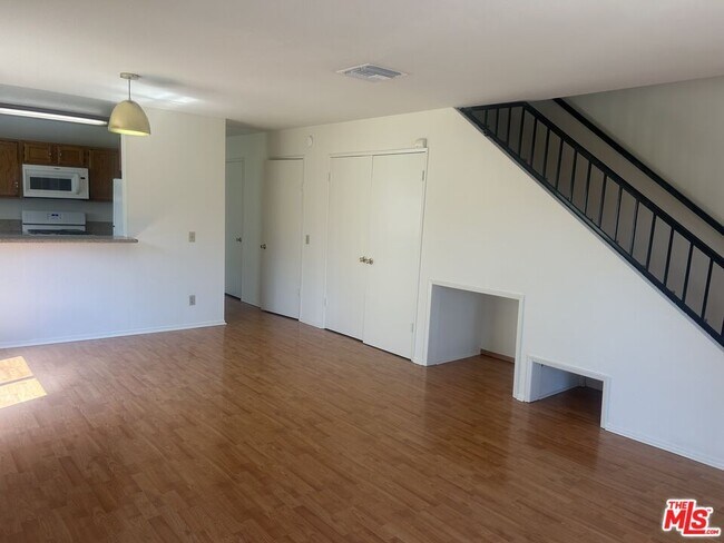 Building Photo - 8515 Saturn St