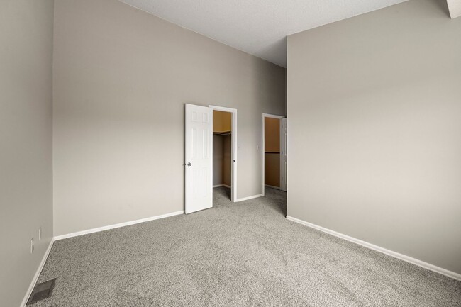 Building Photo - 3 Bedroom Townhouse Close To Ft. Carson
