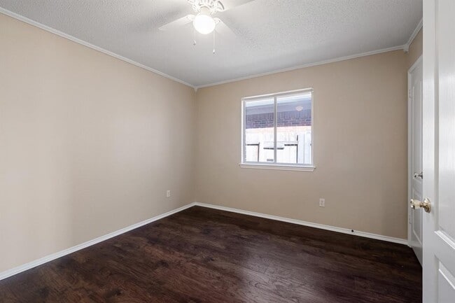 Building Photo - 1008 Chippewa