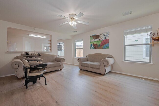 Building Photo - 8435 Westknoll Ln