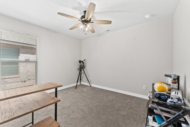 Building Photo - 401 Farmstead Ln