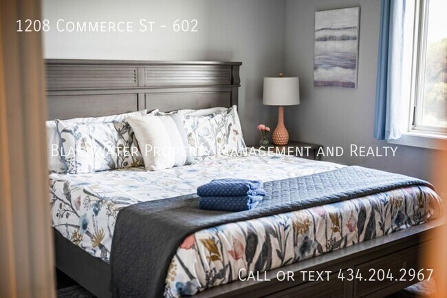 Building Photo - 1208 Commerce St